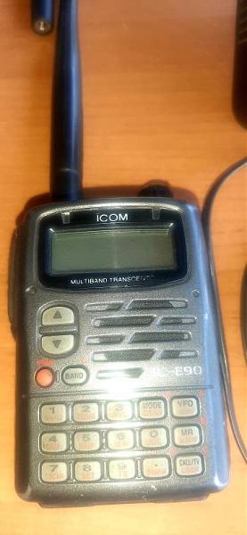 Продам icom ic e-90