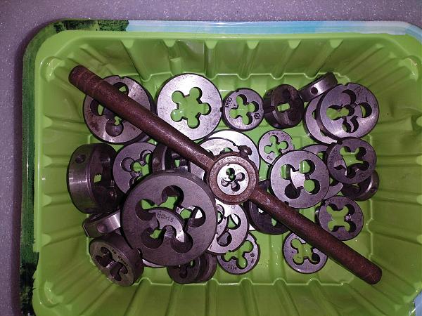 Продам метчики и лерки с держателями