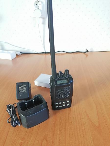 Продам Yaesu VX110