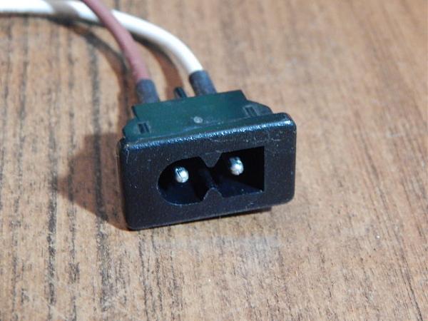 Продам Гнездо-розетка сетевая с проводом