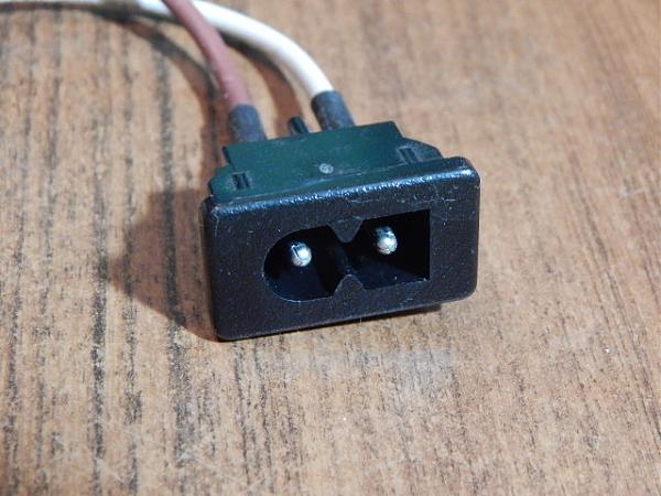 Продам Гнездо-розетка сетевая с проводом