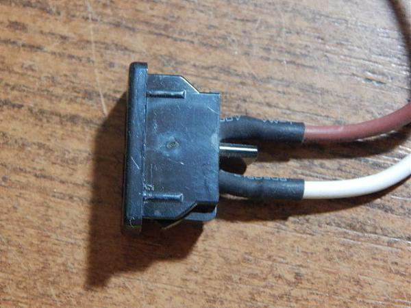 Продам Гнездо-розетка сетевая с проводом