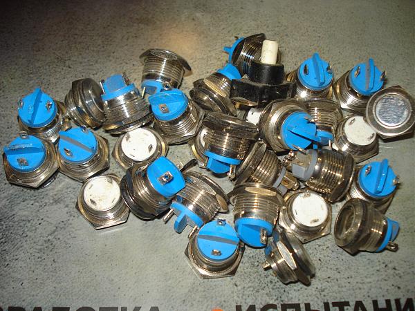 Продам Тумблеры кнопки и переключатели