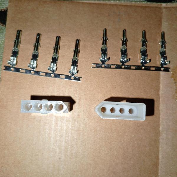 Продам Набор разъемов Icom