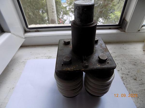 Продам Опорная стойка с изоляторами для GP