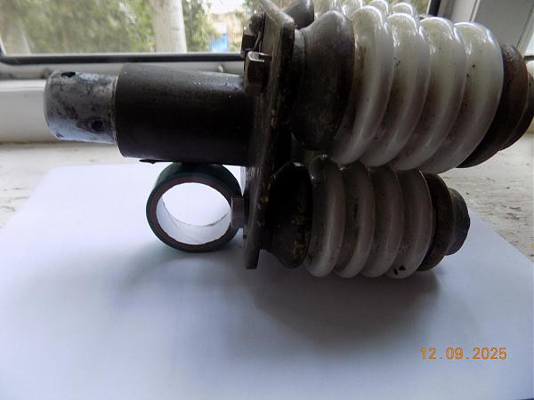 Продам Опорная стойка с изоляторами для GP