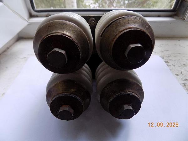 Продам Опорная стойка с изоляторами для GP