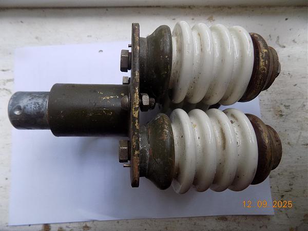 Продам Опорная стойка с изоляторами для GP