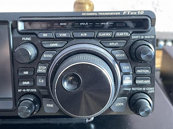 Продам Yaesu FTDX10