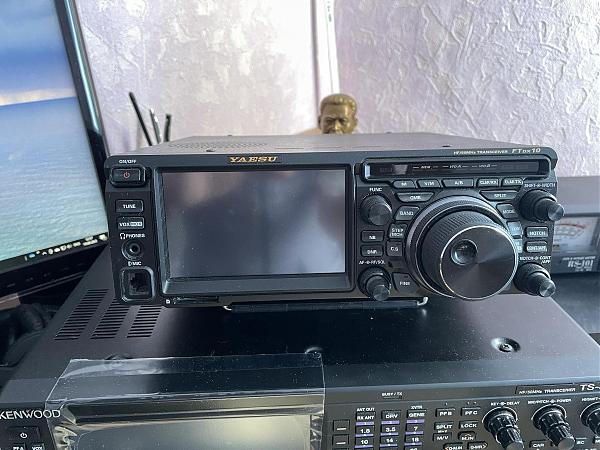 Продам Yaesu FTDX10