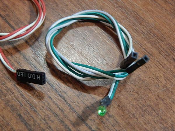 Продам Светодиоды с проводкой (2 шт)