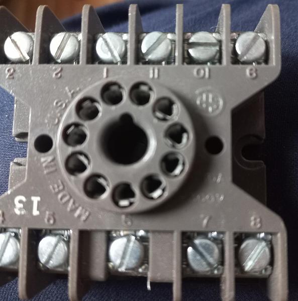 Продам Панельки ламповые, клеммные колодки