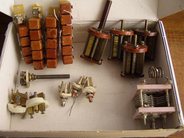 Продам конденсаторы, фильтры, кварцы, корпус