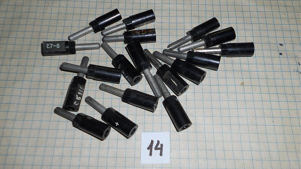 Продам гнезда,вилки однополюсные ъ