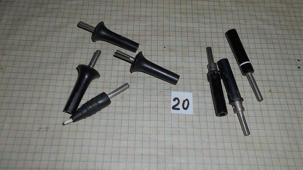 Продам гнезда,вилки однополюсные ъ