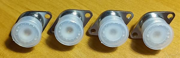 Продам разъемы SO-239 на шасси 4-штуки с пересылкой