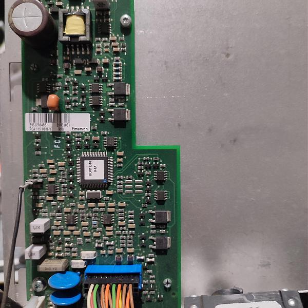 Продам предохранительный блок для батареи 200А, U18-29 v