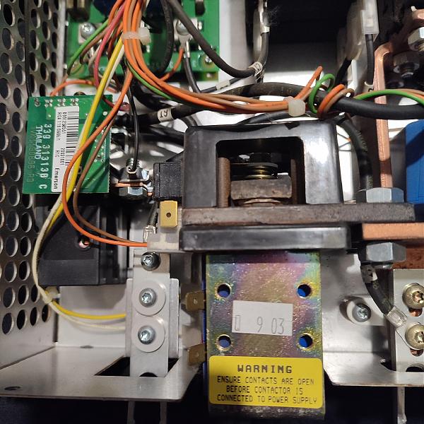 Продам предохранительный блок для батареи 200А, U18-29 v