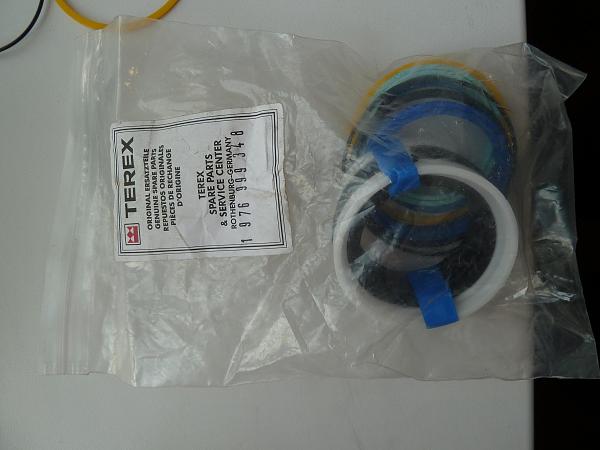 Продам комплекты уплотнений для гидравлических грейферов