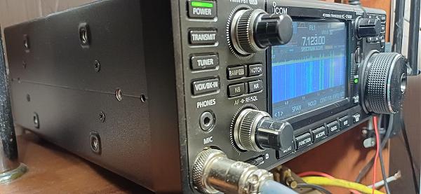 Продам Icom 7300