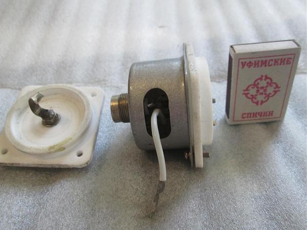 Продам проходные изоляторы