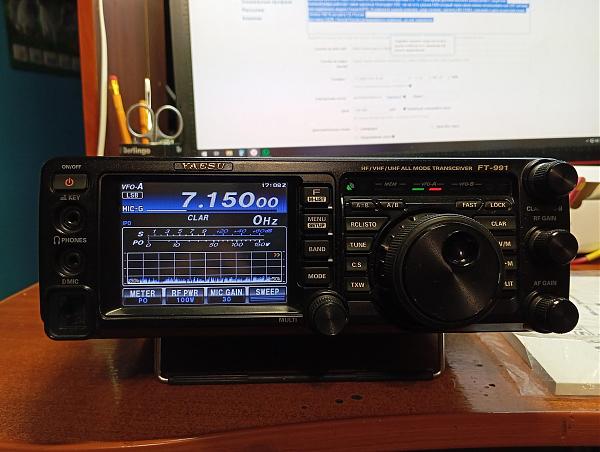 Продам Трансивер HF/VHF/UHF Yaesu FT-991