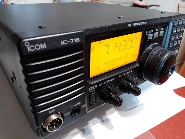 Продам Трансивер Icom-718
