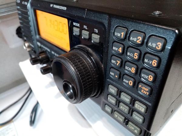 Продам Трансивер Icom-718