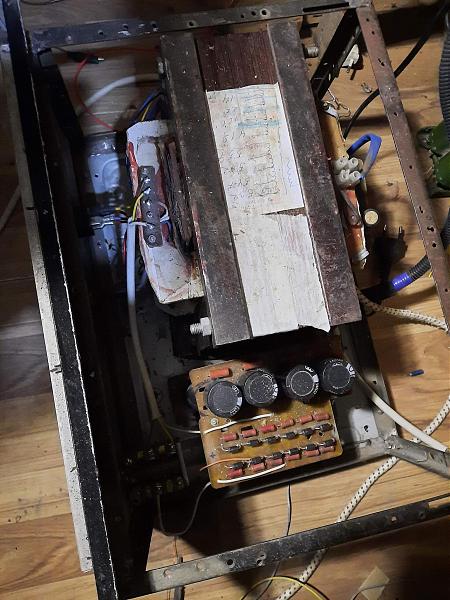 Продам усилитель мощности на 2 х гу 34 б