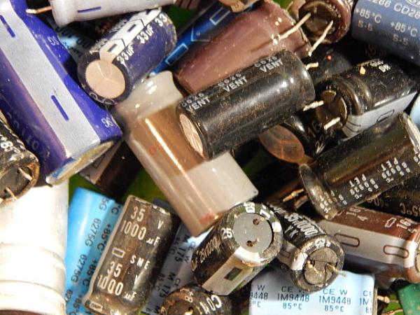 Продам Конденсаторы электролитические(367 грамм)