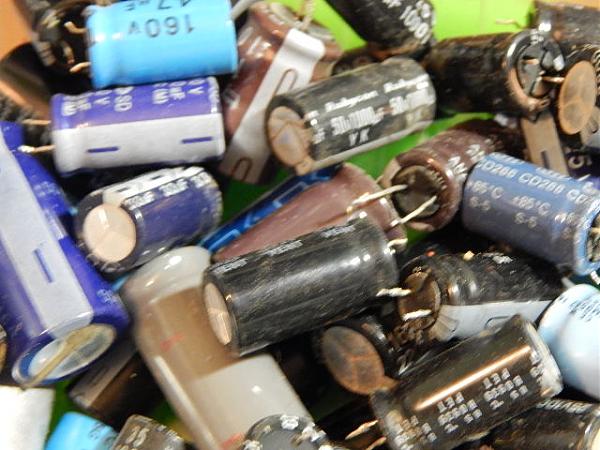 Продам Конденсаторы электролитические(367 грамм)