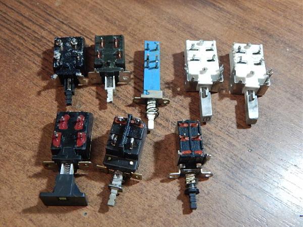 Продам Переключатели (8 шт)