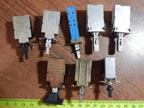 Продам Переключатели (8 шт)