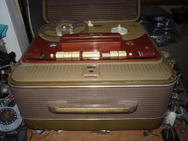 Продам Ретромагнитофон ламповый 1956г.в "Мелодия"