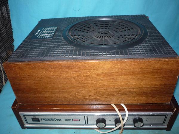 Продам Россия-323" 3-х скоростной проигрыватель рабочий