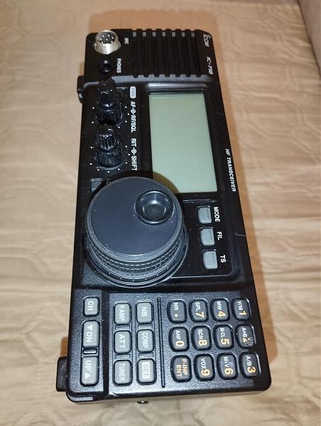 Продам Трансивер Icom-718