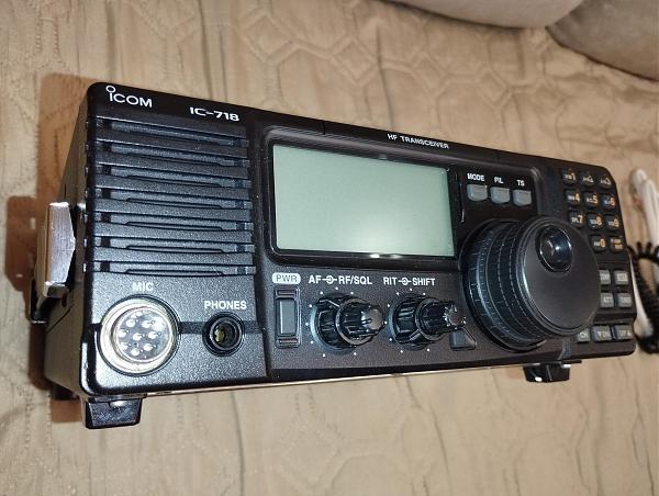Продам Трансивер Icom-718