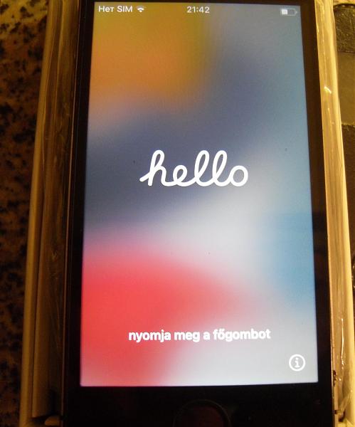 Продам iPhone SE, 32 ГБ + Iphone 5S 16GB