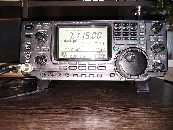 Продам трансивер Айком кв и укв