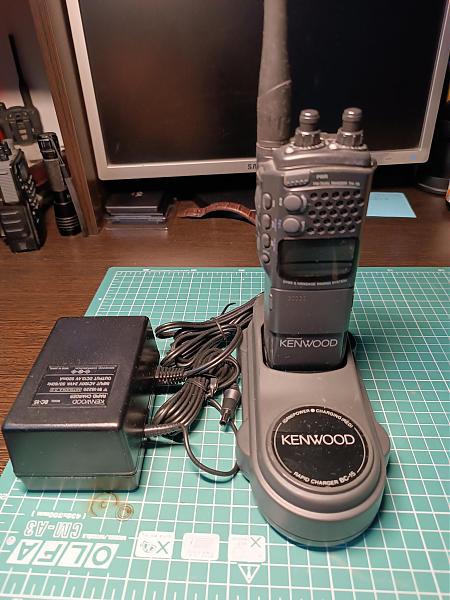 Продам Kenwood TH-78