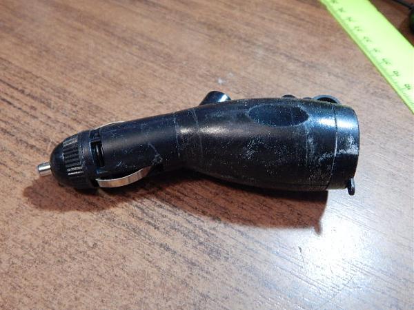Продам Переходники в прикуриватель(2 шт)