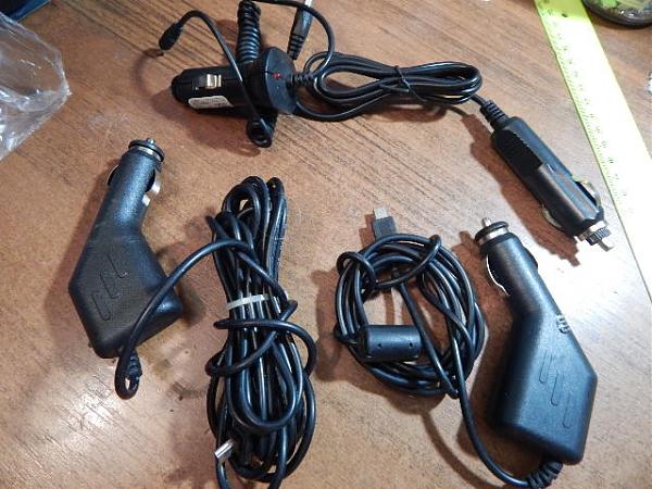 Продам Зарядные устройства от прикуривателя (3 шт)