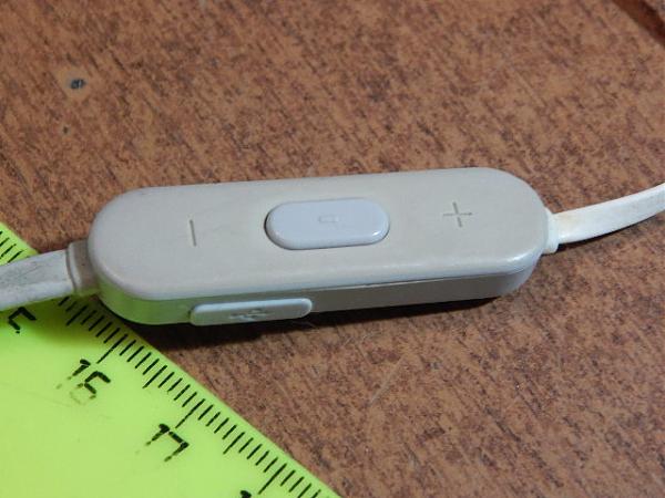 Продам Наушники WI-FI и простые (2 шт)