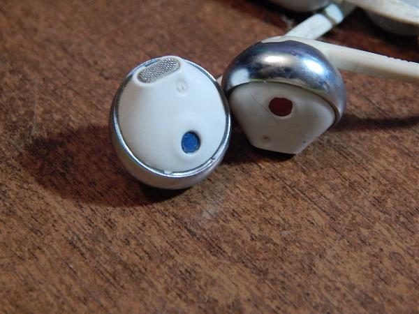 Продам Наушники WI-FI и простые (2 шт)