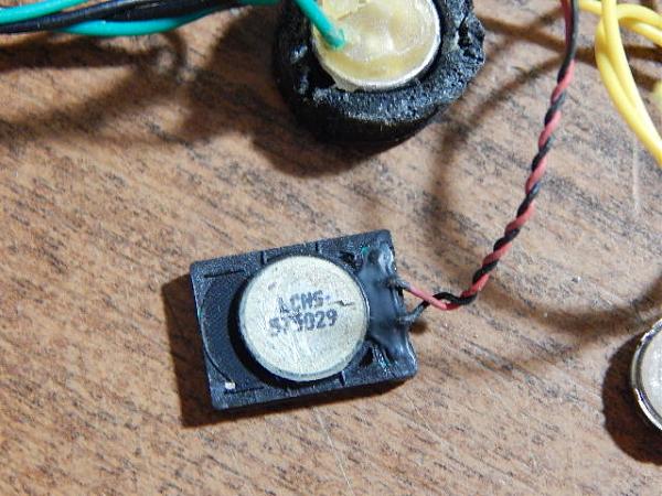 Продам Микрофоны и динамик мини (4 шт)