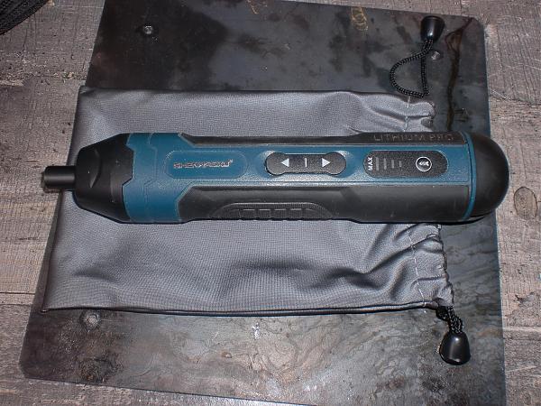 Продам Злектрическая отвертка с набором насадок