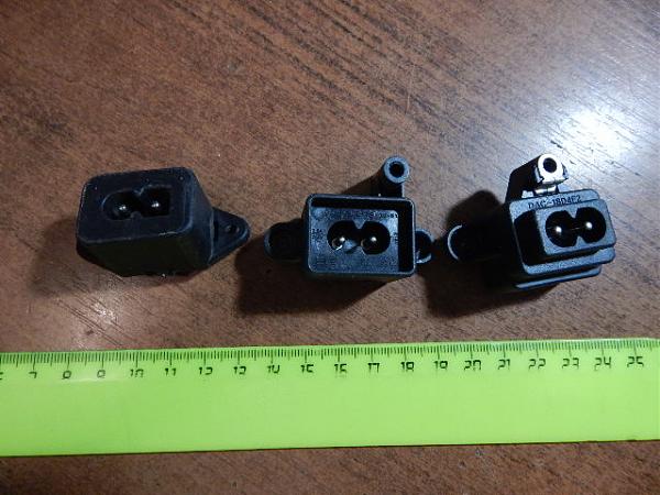 Продам Гнезда, розетка сетевые(3 шт)