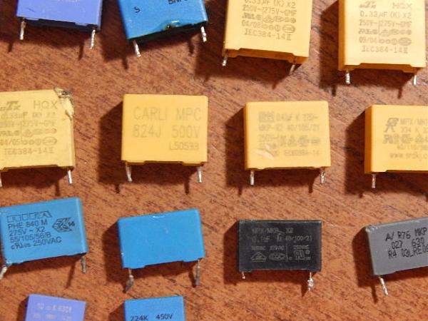 Продам Конденсаторы разные (36 шт)