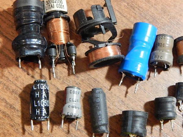 Продам Катушки индуктивности на ферритах(16 шт)