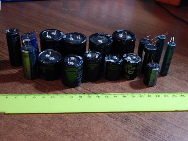 Продам Конденсаторы электролитические 400-450v(16 шт)
